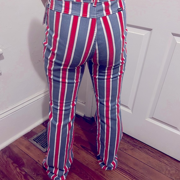 NWT Wrangler Women’s Americana High Rise Fierce Flare Jean. - Picture 5 of 5